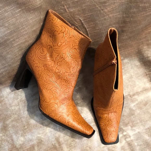 Newport News Carmel Colored Tooled Leather Boots - Picture 2 of 10